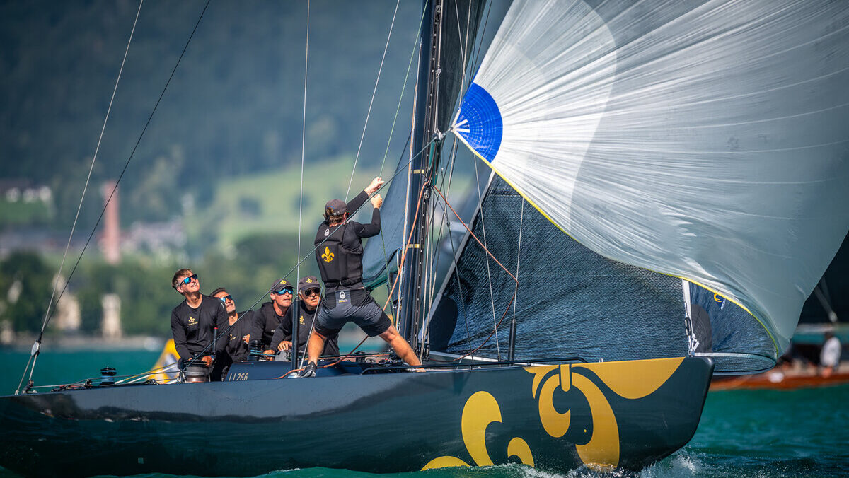 Die Weltmeister- Yacht "Fleur de Lys" geh&ouml;rt zur Kategorie der "Modern 8er" und hat einen gerade abfallenden Bug sowie Trimmklappen am Kiel. &copy; Tobias Stoerkle